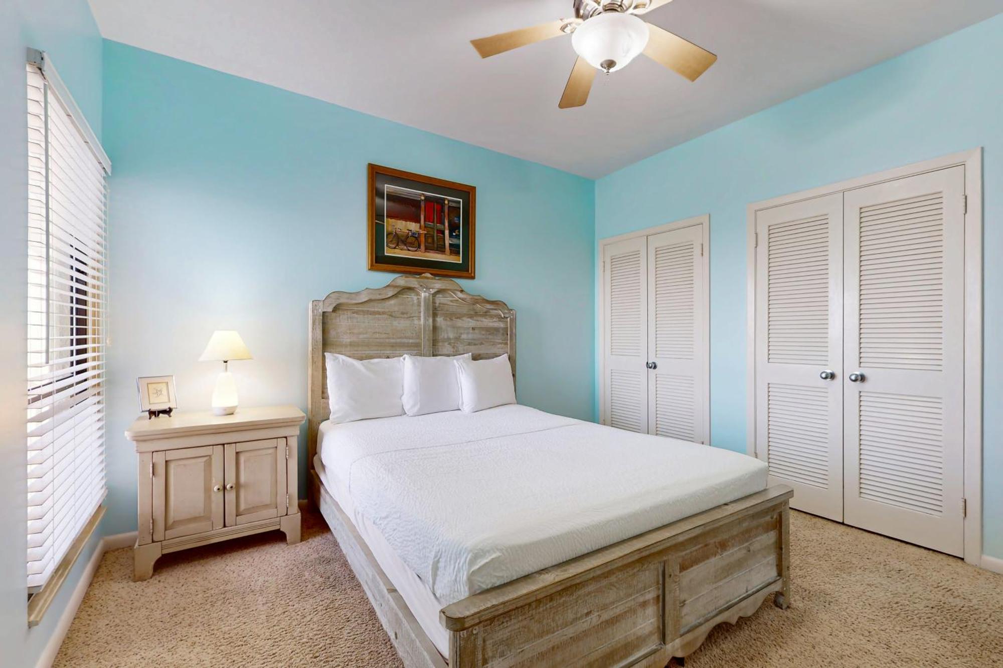 Navarre Towers Condos Room photo